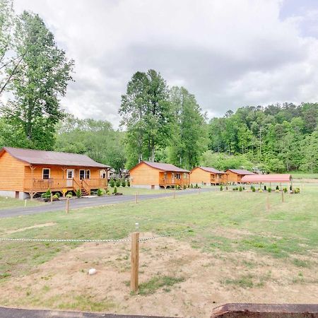 Bears Den Cabin With Porch About 5 Mi To Bryson City! Exterior photo