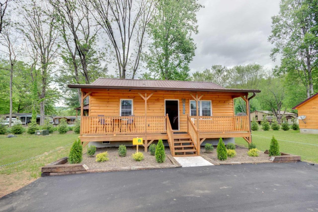 Bears Den Cabin With Porch About 5 Mi To Bryson City! Exterior photo