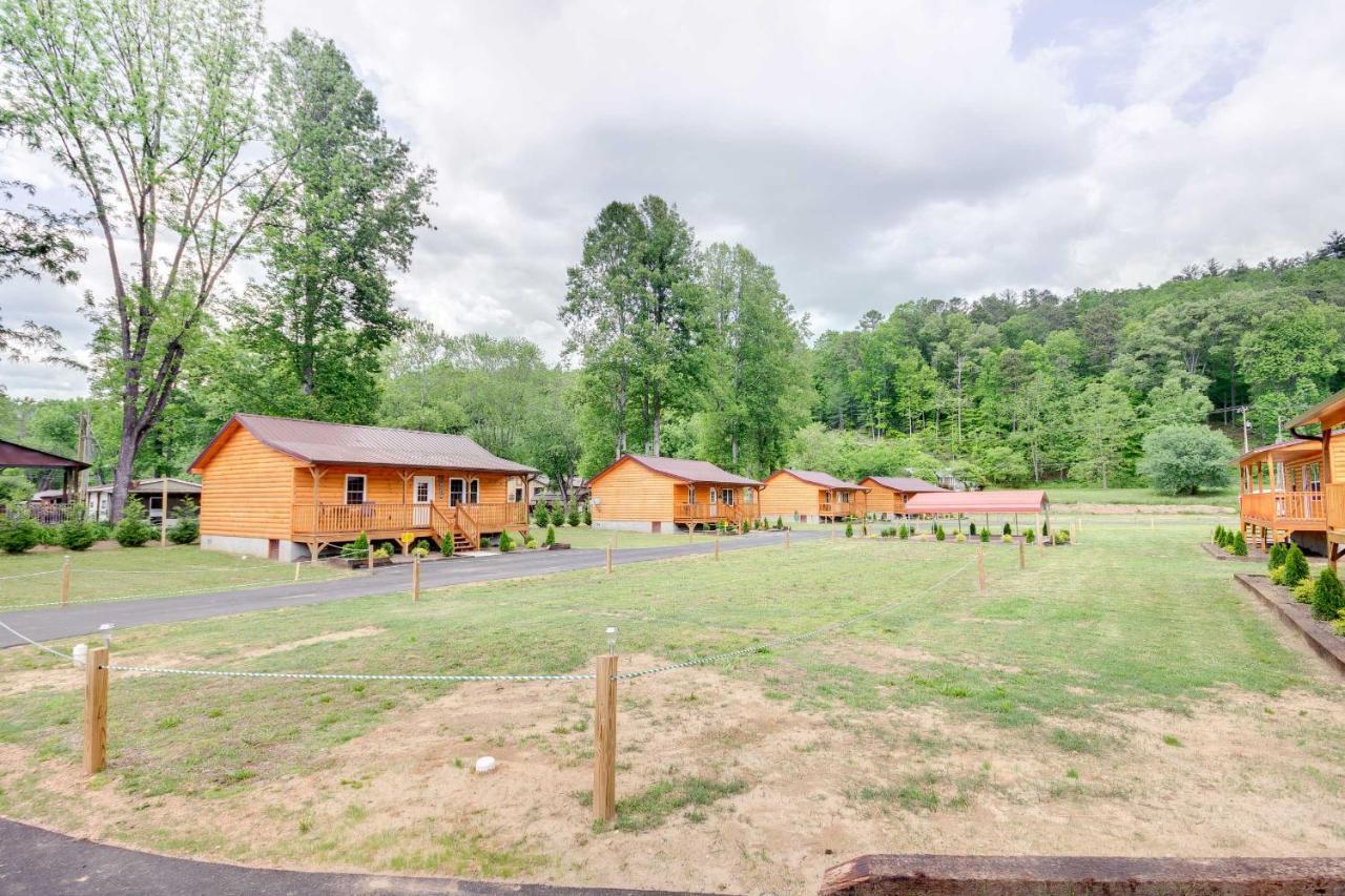 Bears Den Cabin With Porch About 5 Mi To Bryson City! Exterior photo