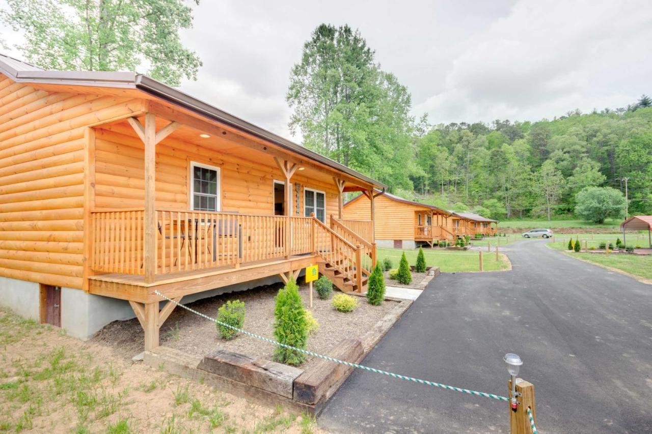 Bears Den Cabin With Porch About 5 Mi To Bryson City! Exterior photo