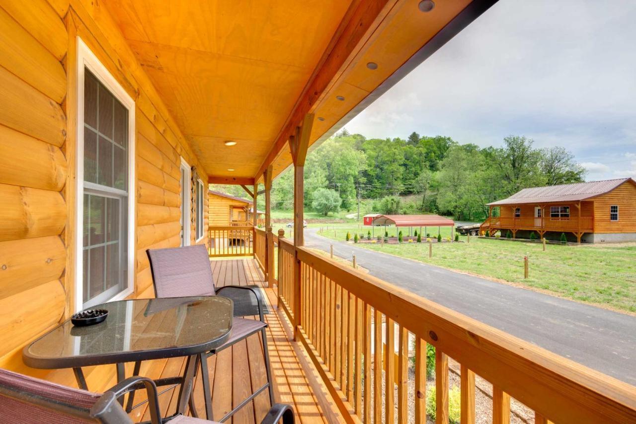 Bears Den Cabin With Porch About 5 Mi To Bryson City! Exterior photo