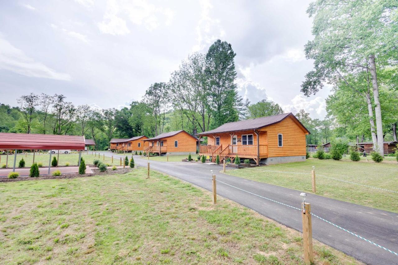 Bears Den Cabin With Porch About 5 Mi To Bryson City! Exterior photo