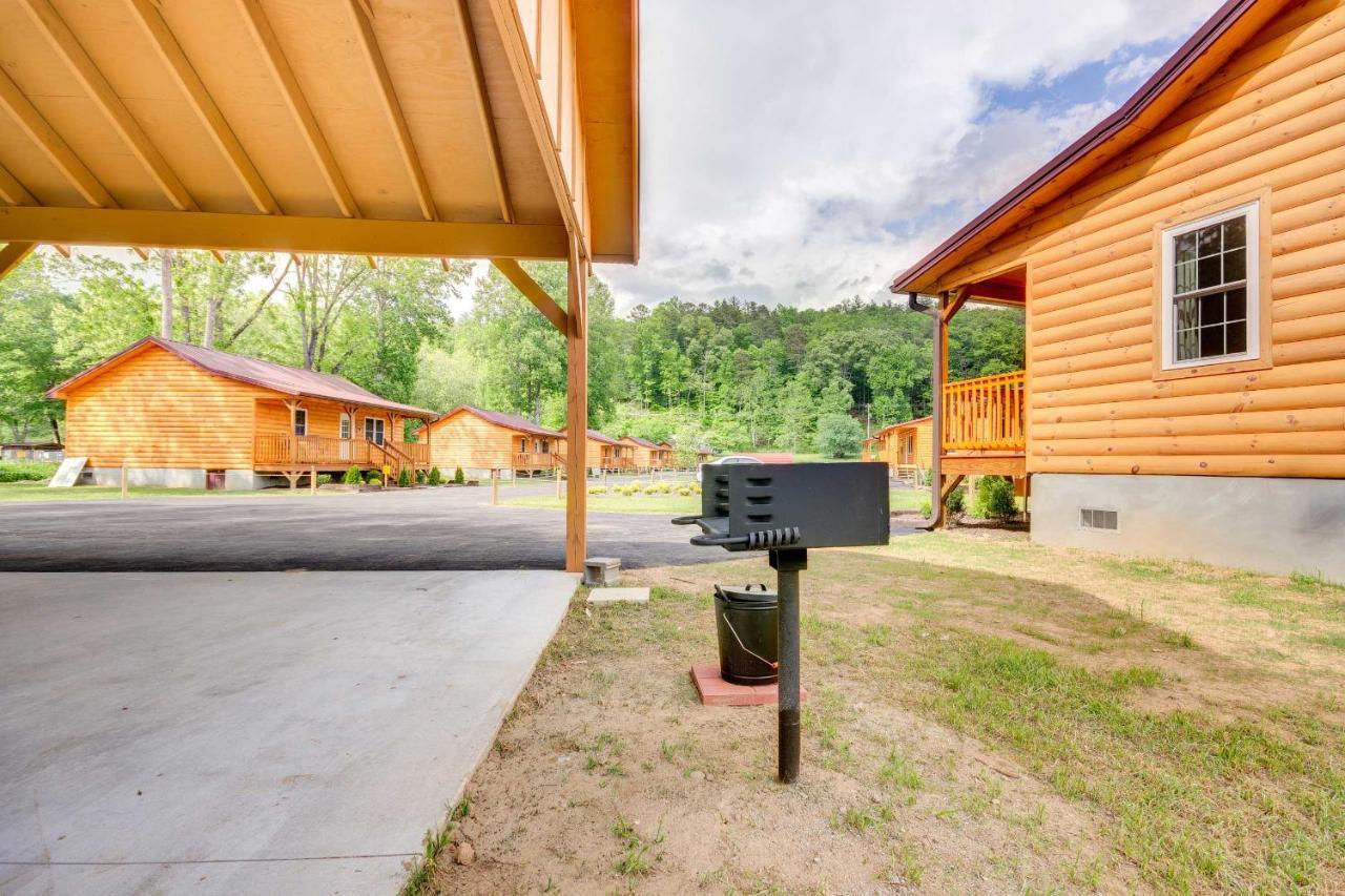 Bears Den Cabin With Porch About 5 Mi To Bryson City! Exterior photo
